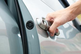 Car locksmith service pop a lock